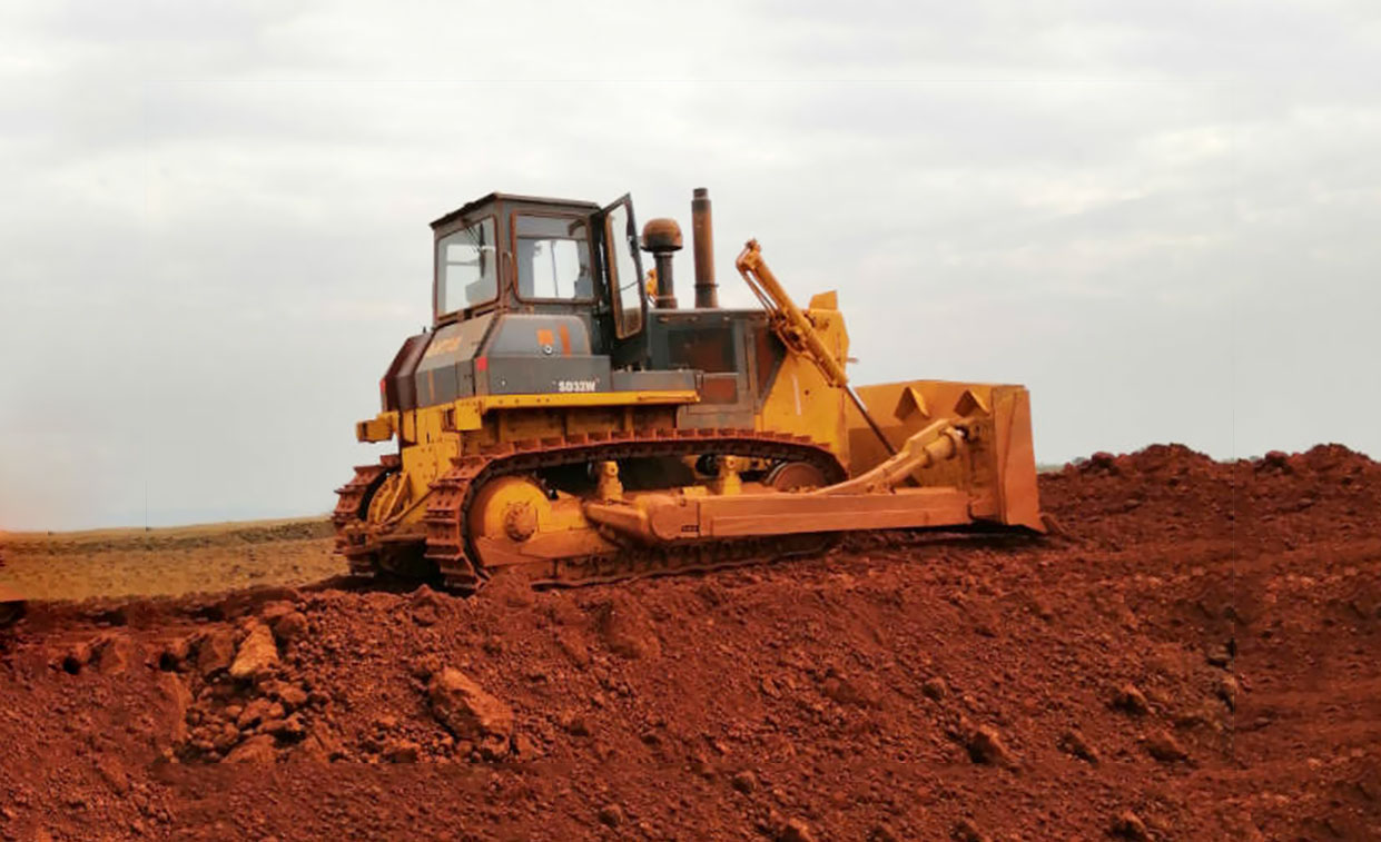 SD32W bulldozer for mining operations in Guinea